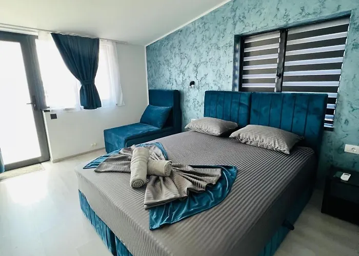 Golden Star Residences *