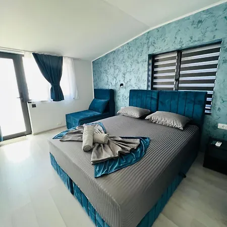 Golden Star Residences *