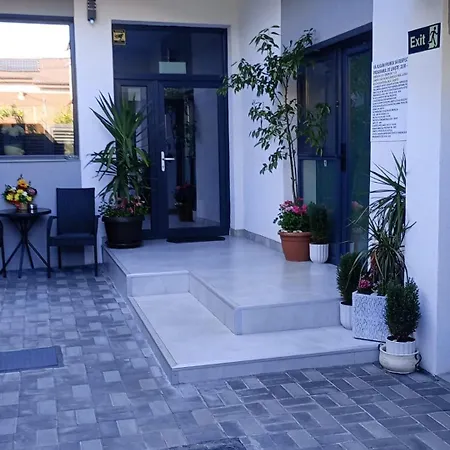Golden Star Residences *